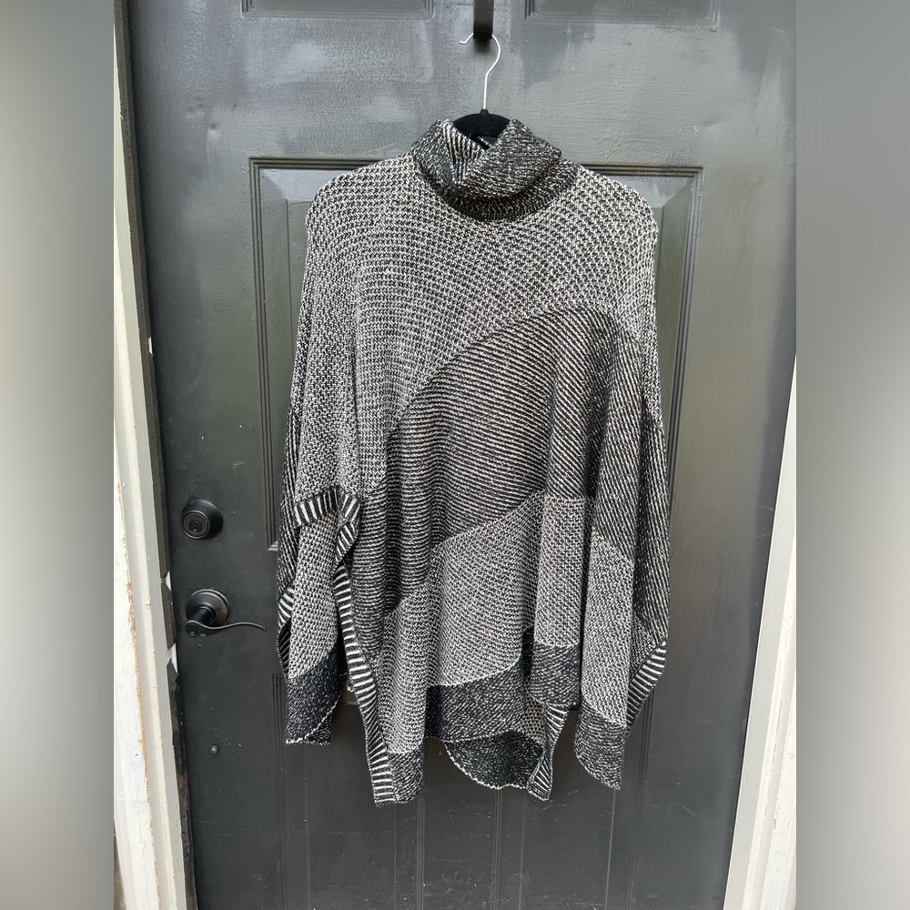 Who doesn’t love a poncho M/L